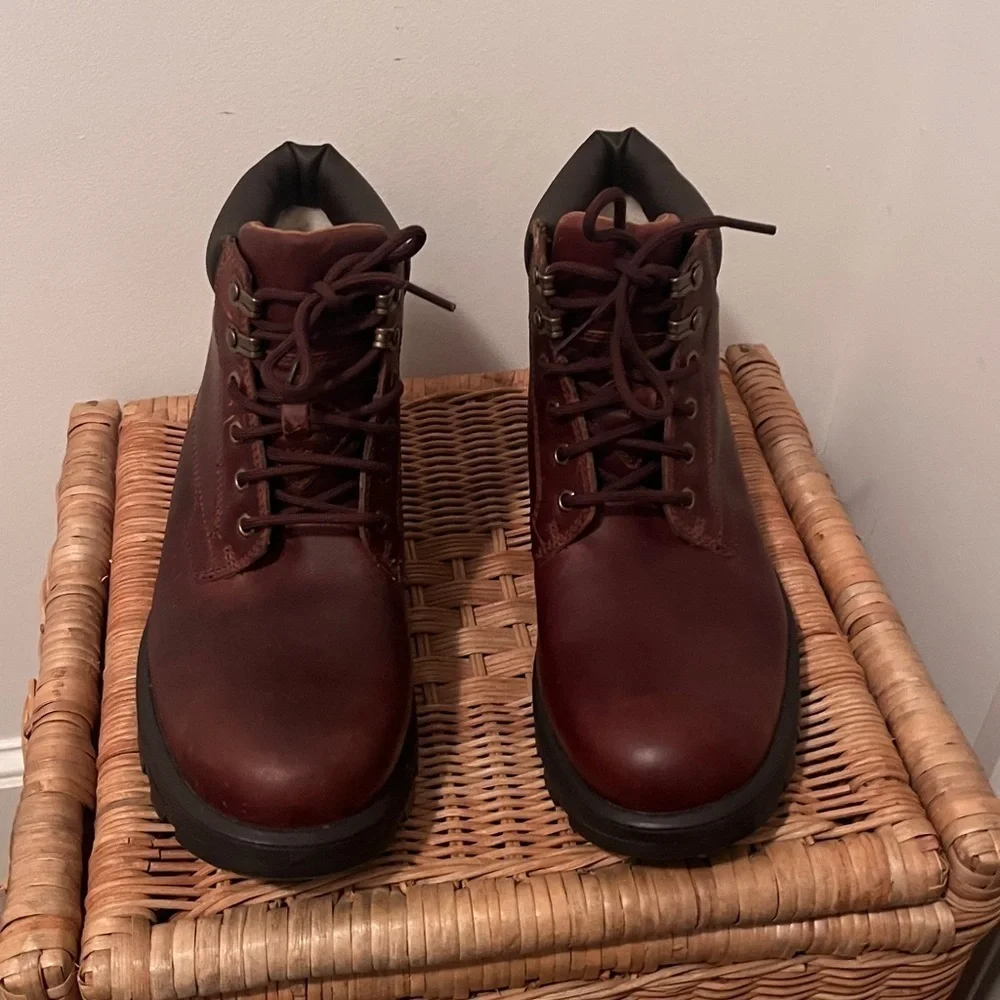 Ugg Stenton Boot Size 7 NEW